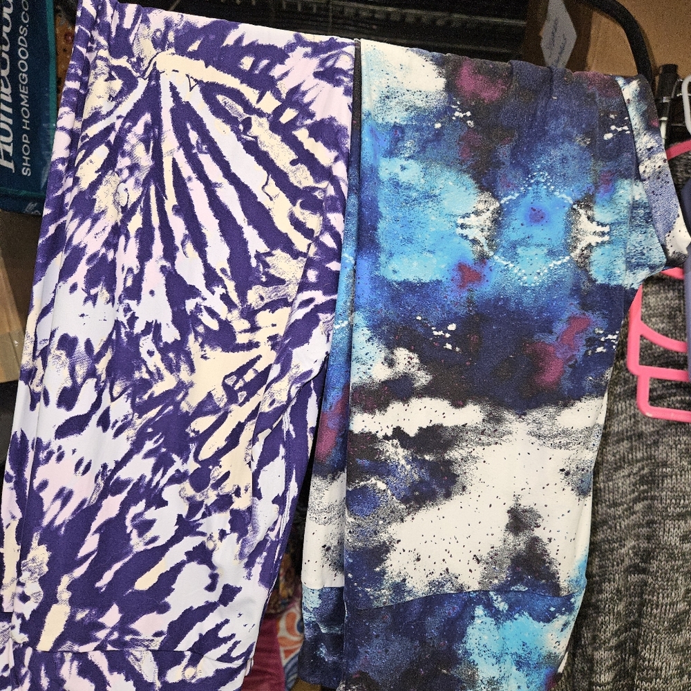 Abstract Blue and Purple Leggings